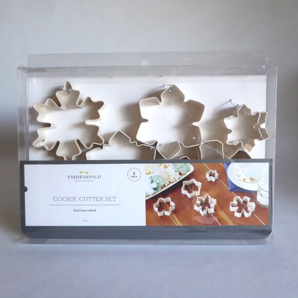 TARGET THRESHOLD BRAND SNOWFLAKE HOLIDAY STAINLESS STEEL COOKIE CUTTER SET OF 5 - Picture 1 of 8